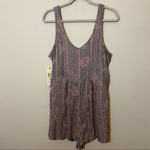 🦊NWT Roxy Romper size medium